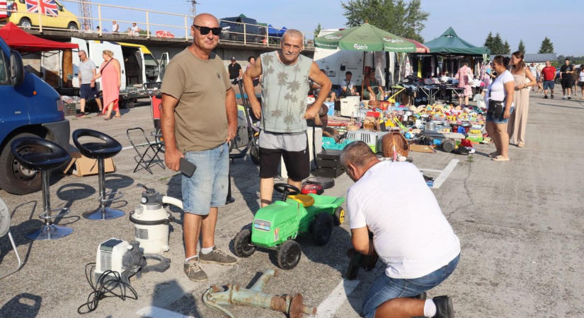Város a városban: a zalaegerszegi bolhapiacon minden kapható, a padlás kincseitől az egyiptomi istenekig (galéria, videó)