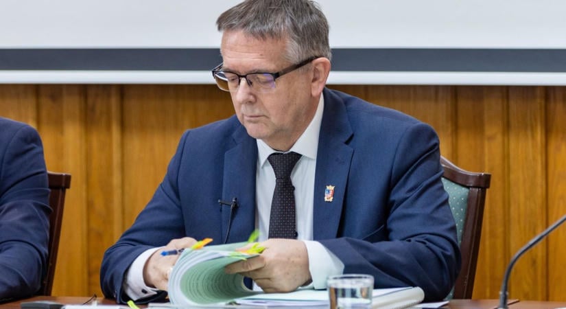 Szigorítottak a vagyonnyilatkozaton, fizetésével felelhet a tatai képviselő