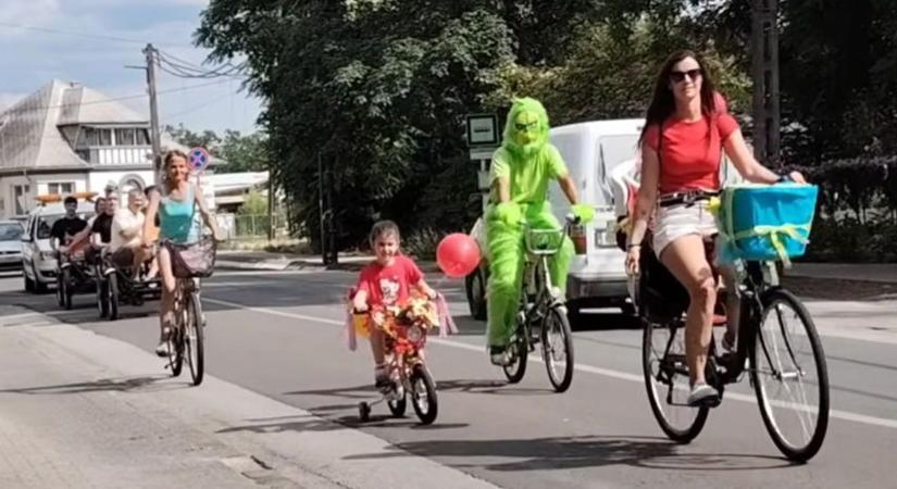 Virágok, lufik és Grincs is feltűnt a különleges tiszafüredi felvonuláson