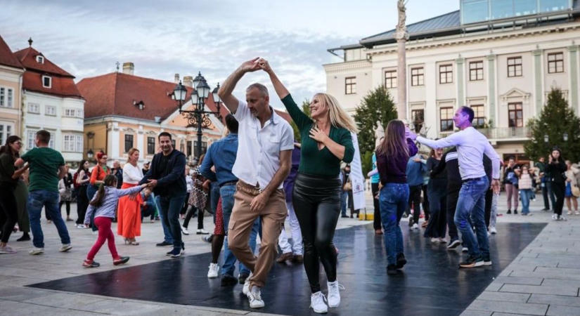 Kubai ritmusok és táncbemutatók töltik meg a győri Széchenyi teret