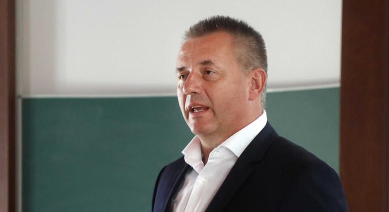 Vissza kell fizetnie a volt mádi polgármesternek 130 milliót a telkén épült, luxusvillának tűnő borfeldolgozó miatt