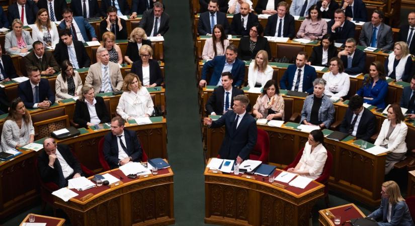 Megszavazhatja az iskolakezdési támogatást az Országgyűlés kedden