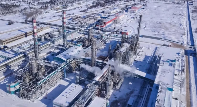 Ukrán dróntámadások érték az orosz olajfinomítókat, válaszul az energetikai létesítmények elleni csapásokra