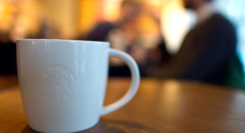 Ismét drasztikus lépésre szánta el magát a Starbucks