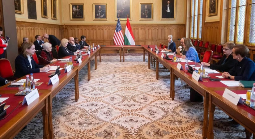 Forsthoffer Ágnes amerikai delegációt fogadott a Parlamentben