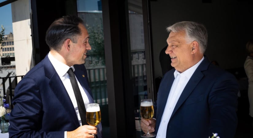 A Párizsban nyaraló Orbán csak élni szeretné az életét, de az újságírók nem engedik
