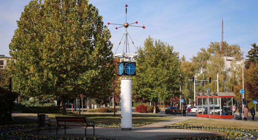 Nem eszi tovább a rozsda – Megújult a parkok, szobrok és a fürdők városának egyik ismert jelképe