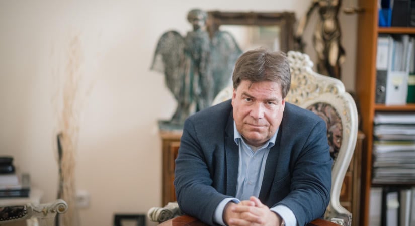 Borbély Zoltán: Az autóvezetők a tárcájukon érezhetik, milyen erős itthon a vadászlobbi