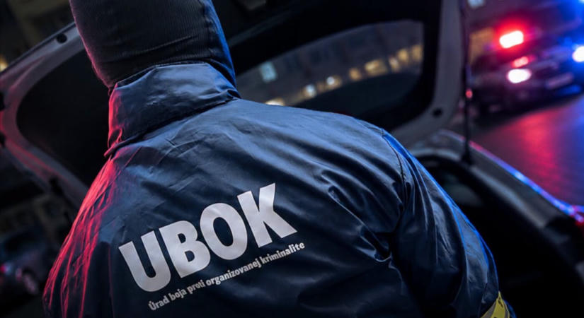 Illegális fegyverkezés és fegyverkereskedelem gyanújával vett őrizetbe több embert az ÚBOK