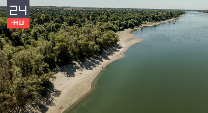 Megfeneklett egy nagy szállodahajó a Dunán