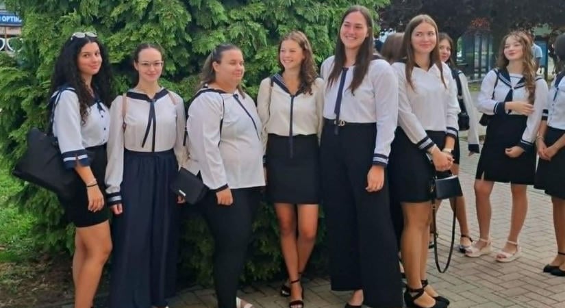 Lélekben megerősödve kezdik a tanévet, Márton atya a tanszereket is megáldotta Kapuváron