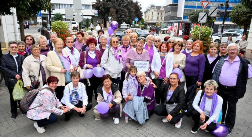 Alzheimer világnapi séta és örömtánc Győrben - fotók
