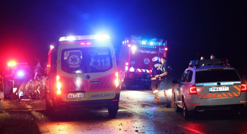 Fának csapódott és felborult az autó, az ittas férfi szerint más vezetett  fotók, videó