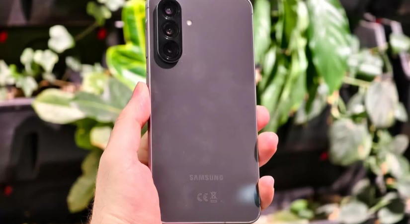 Már teszteli a Samsung a Galaxy A58 szoftverét – One UI 9-cel érkezhet