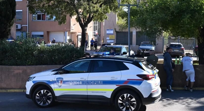 Fegyveres támadás egy francia iskolában: két pedagógust is meglőtt egy diák