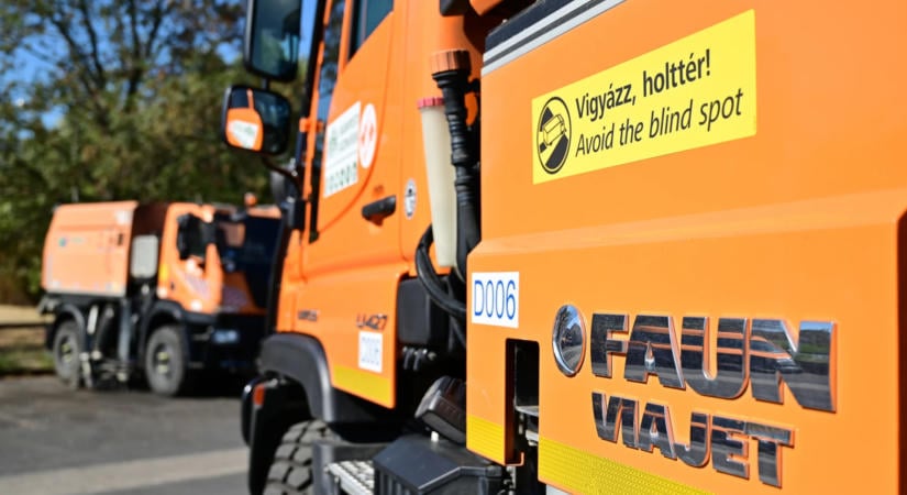 Újabb fővárosi járműveken jelenik meg a figyelmeztető sárga jelzés