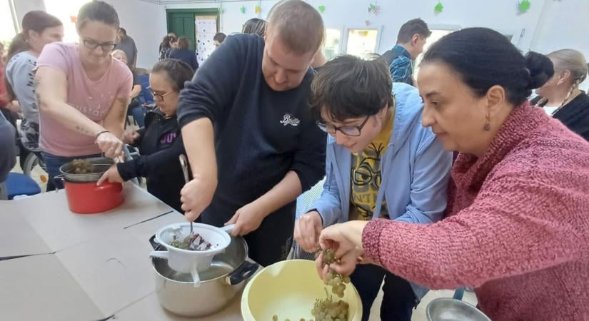 Mosolyból és szeretetből nem volt hiány – sérült fiatalok szüreti mulatsága