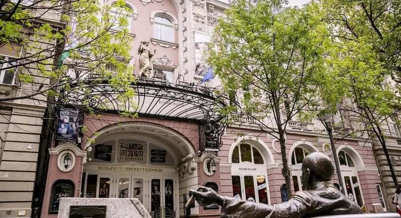 Az Orbán János Déneshez köthető produkciók plusz forrásból születtek – közölte a Budapesti Operettszínház igazgatója