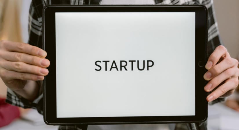 Nem a jó ötlet hiányzik: az első nagyvállalati ügyfélig vezető út töri meg a magyar startupokat