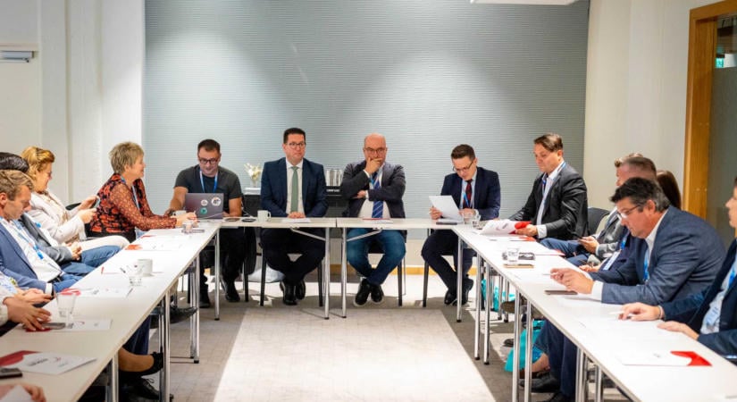 Magyar ügyek a FUEN helsinki kongresszusán