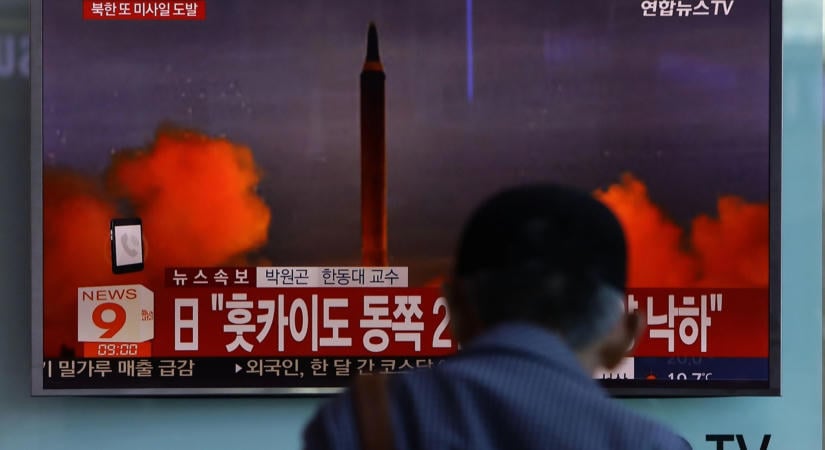 Észak-Korea ma délután kilőtt egy ballisztikus rakétát, majd három órával később ismét egyet