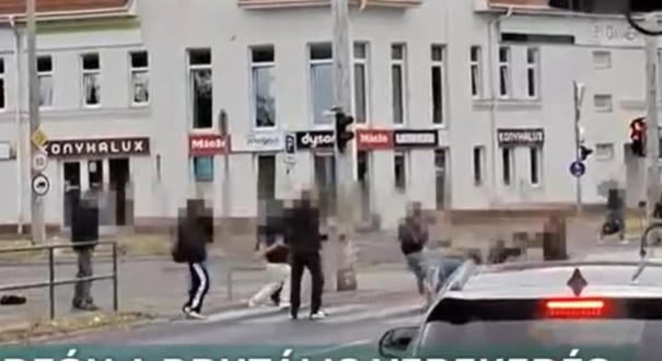 Tömegverekedés tört ki Debrecenben a reggeli csúcsforgalomban egy szerelmi ügy miatt – videó