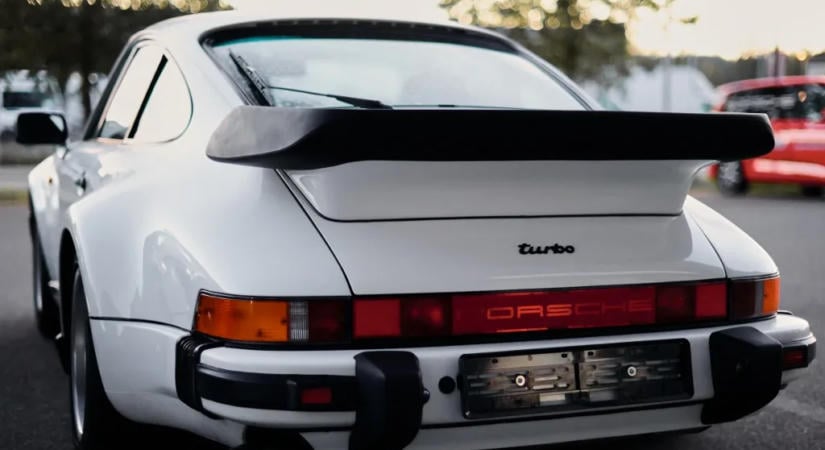 Elképesztő 312 kilométer óránkénti sebességgel repesztett egy Porsche
