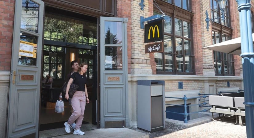 Terjed a fizetős mosdó a magyar McDonald’sokban: az étteremlánc elárulta, miért nem elég hozzá a blokk – létezik ingyenes megoldás, de kell hozzá valami