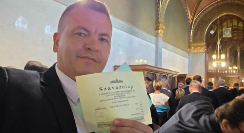„Még a szökőkúthoz is kijött, hogy meghallgassa a beszédem! Te hős!” – üzente kritikusainak a Tisza képviselője