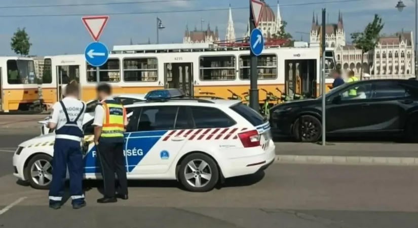 Szívszorító hír érkezett: meghalt a 6 éves kisfiú, akit villamos gázolt el a Batthyány téren