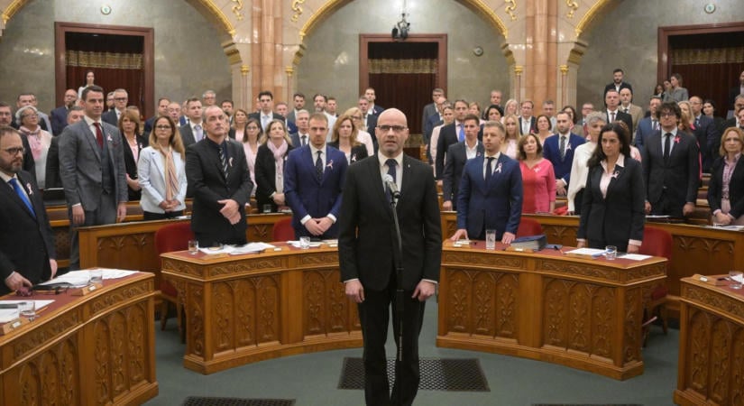 Megválasztották a Médiatanács új tagját, a Fidesz kivonult a Parlamentből