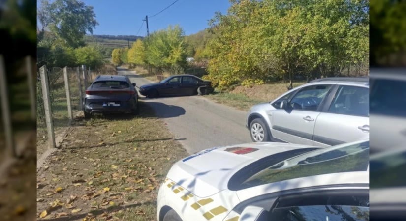 Ittasan és bódultan menekült a rendőrök elől, majd karambolozott egy 32 éves sofőr Szekszárdon
