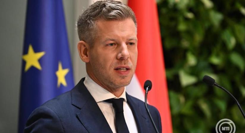 Ritka pillanat a magyar politikában: a miniszterelnök elnézést kért és elismerte, hogy hibázott