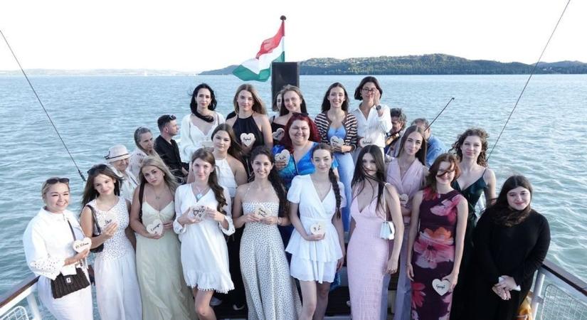 Ilyen idő lesz szombaton a Balatonnál – Elmossa az eső a füredi Anna-bált? videó!