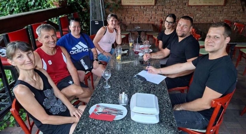 Kis kezek is ecsetet ragadtak a ChariTee akciójában, Padragkúton megszépült az óvoda (fotók)