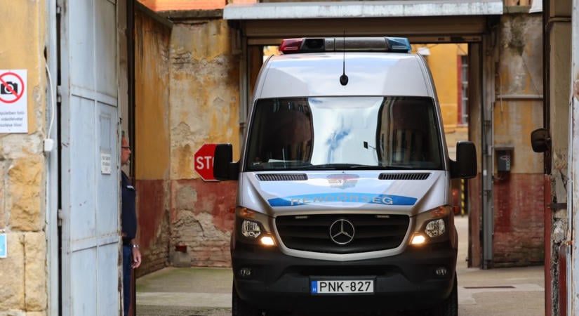 Hajtóvadászat indult az Akácfa utcai gyilkosok után - egyiküket elkapták, a másikat még keresik, itt a fotója