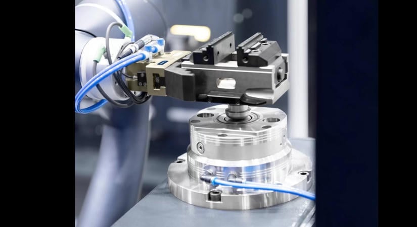 A satut mozgatja a robot, nem a munkadarabot