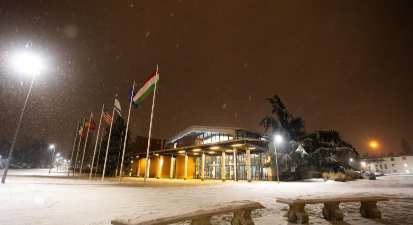 Felfüggesztették a Hit Gyülekezete egri lelkészét, mert átverte a híveket