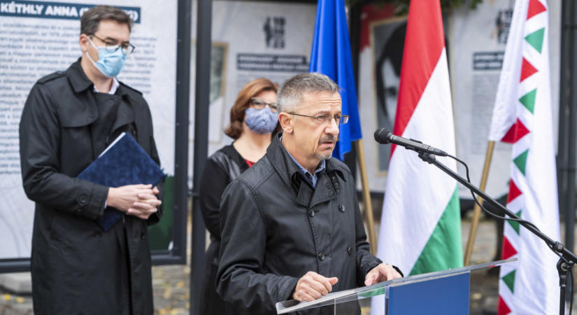 Rainer M. János elnökletével megalakult az ügynökakták titkosítását felülvizsgáló bizottság