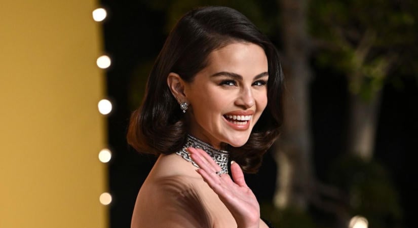 Odavannak a rajongók Selena Gomez manikűrtrendjéért – ez lehet az ősz kedvence