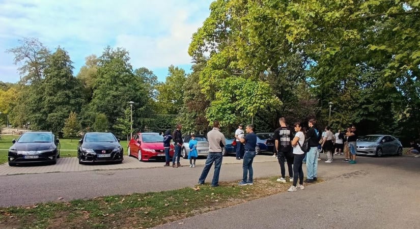 Negyven Honda lepte el a Mecsek útjait – látványos konvoj indult el Pécsről