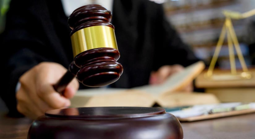 Meglepő, kikben bíznak a magyarok: a közjegyzők taroltak, a bankok és a bíróságok leszerepeltek