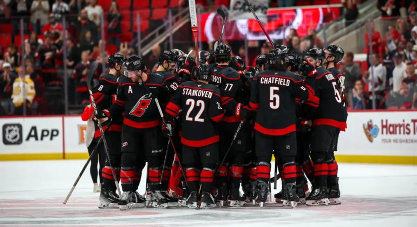 NHL: rangadót nyert a Carolina a Boston ellen
