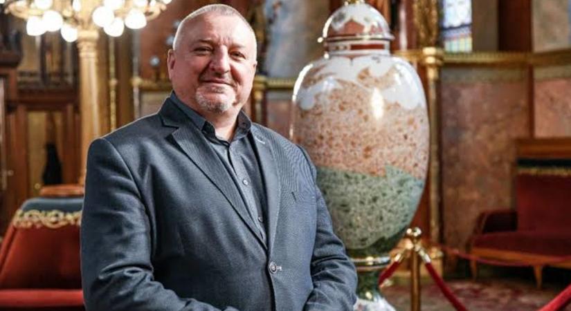 Komjáthi Imre közvetlen elnökválasztást sürget a Sándor-palota ügyében