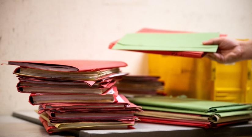 A parlament előtt van az ügynökakták feltárásáról szóló törvényjavaslat