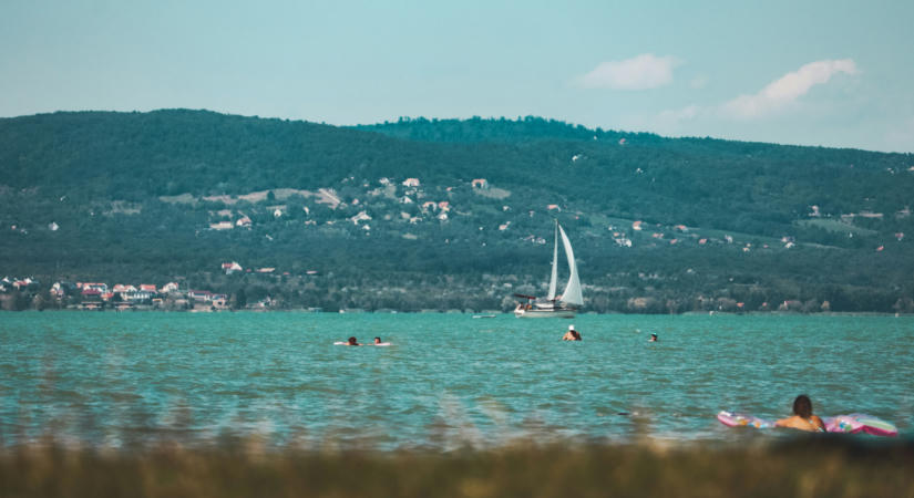 Nem csak az apadás sújtja most a Balatont