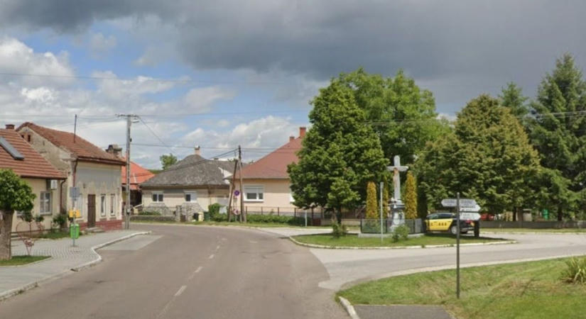 Lányok, fiúk: meg is van a hónap legbunkóbb borsodi parkolása – nézni is fáj, mit műveltek a faluban