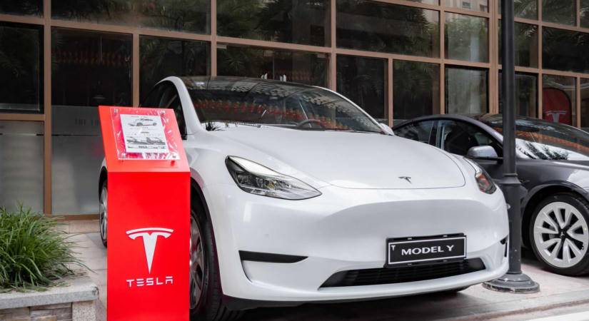 Visszaesett az autópiac, de az elektromos és hibrid modellek tarolnak