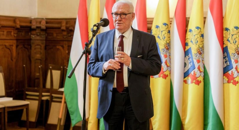Könyvbemutatóba rejtett meglepetés: nyolcvanéves lett Rosta István