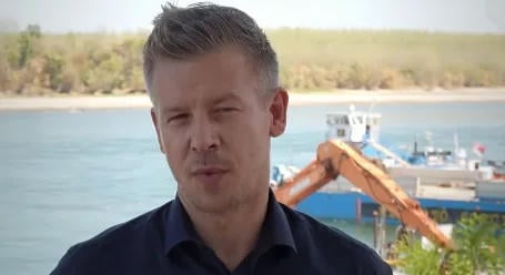 Pakson megkezdődött a fenékküszöb kiépítése